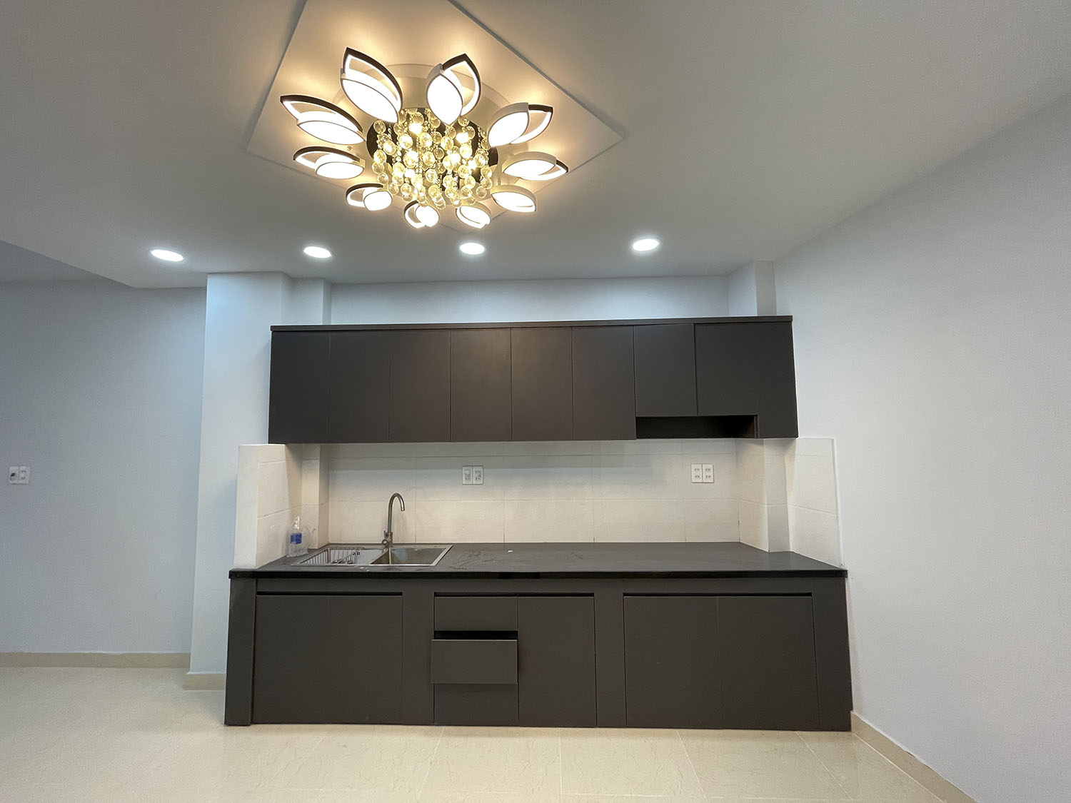 Bán nhà Lê Quang Định, Quận Bình Thạnh tuyệt phẩm 3 lầu t.kế Cổ Điển Ý, mới 100% cách LQĐịnh 15m